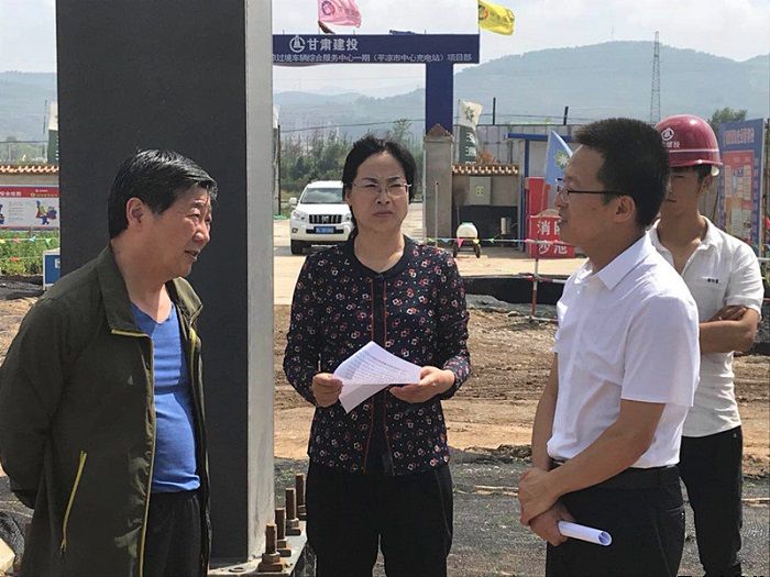 市政協(xié)副主席禹文長一行調(diào)研平?jīng)鲞^境車輛綜合服務中心一期(平?jīng)鍪兄行某潆娬荆╉椖拷ㄔO工作(圖2) 市政協(xié)副主席禹文長一行調(diào)研平?jīng)鲞^境車輛綜合服務中心一期(平?jīng)鍪兄行某潆娬荆╉椖拷ㄔO工作(圖2)