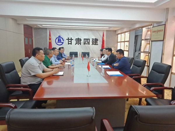 平?jīng)鍪懈笔虚L葉劍芳、平?jīng)鲢垂径麻L趙賢君一行赴蘭洽談融資擔保合作事宜(圖3)