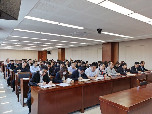 泓源公司召開安全生產(chǎn)工作會議(圖2) 泓源公司召開安全生產(chǎn)工作會議(圖2)