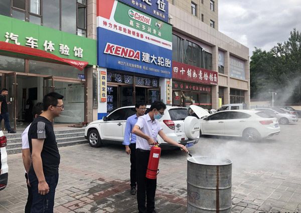 泓源新能源公司、出租車(chē)公司聯(lián)合開(kāi)展消防安全演練(圖3)