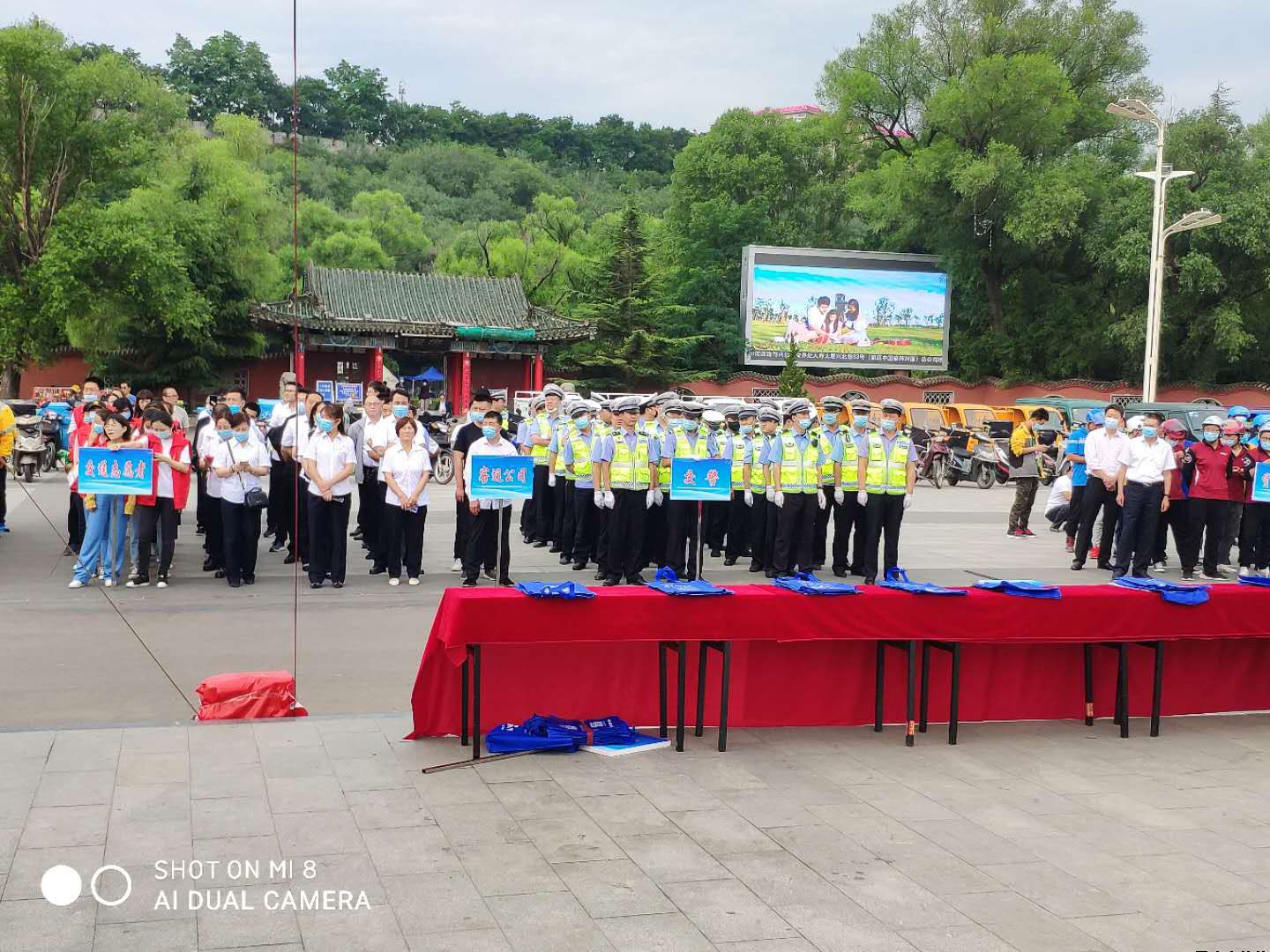 泓源新能源出租汽車(chē)公司參加安全生產(chǎn)宣傳咨詢(xún)活動(dòng)(圖2) 泓源新能源出租汽車(chē)公司參加安全生產(chǎn)宣傳咨詢(xún)活動(dòng)(圖2)