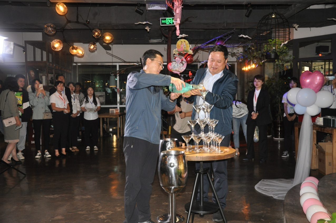 泓源公司舉辦“情定七夕·緣來是你”政銀企青年聯(lián)誼活動(圖2) 泓源公司舉辦“情定七夕·緣來是你”政銀企青年聯(lián)誼活動(圖2)