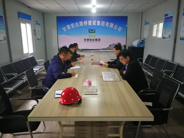 泓源公司主要負(fù)責(zé)人帶隊(duì)檢查“雙節(jié)”期間項(xiàng)目建設(shè)情況(圖2) 泓源公司主要負(fù)責(zé)人帶隊(duì)檢查“雙節(jié)”期間項(xiàng)目建設(shè)情況(圖2)