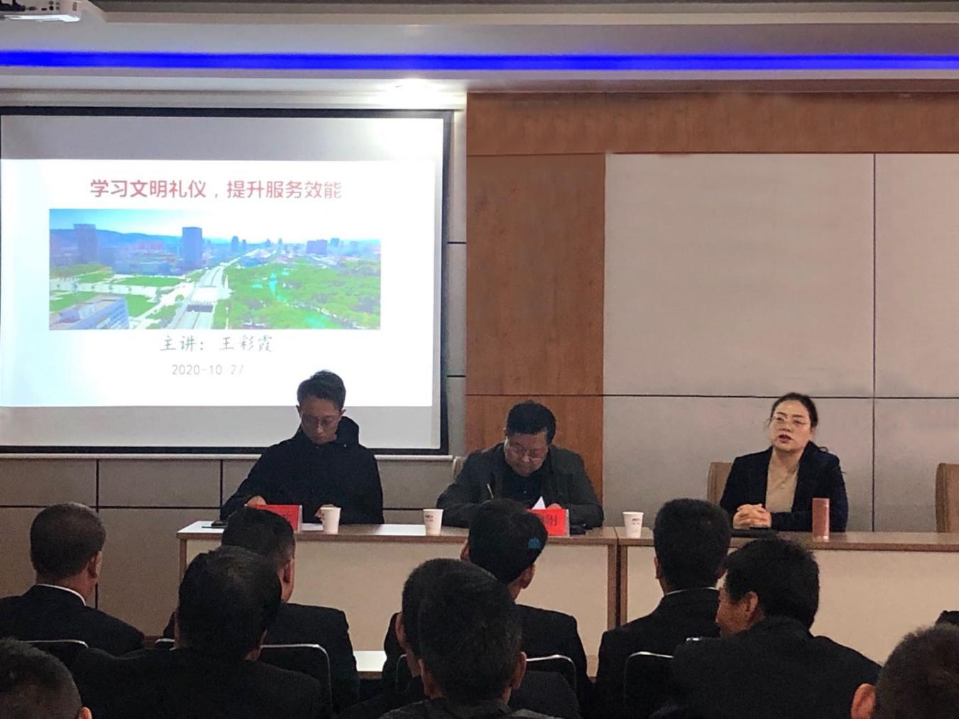 泓源出租車(chē)公司多措并舉全力提升服務(wù)質(zhì)量(圖4) 泓源出租車(chē)公司多措并舉全力提升服務(wù)質(zhì)量(圖4)