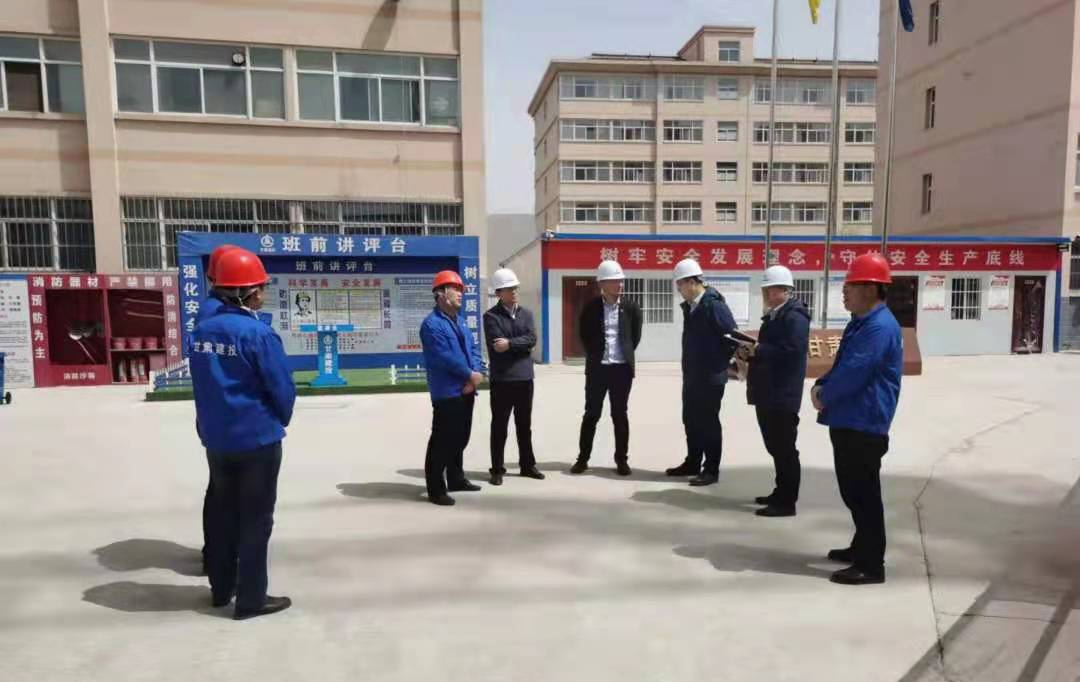 泓源公司對(duì)重點(diǎn)建設(shè)項(xiàng)目進(jìn)行質(zhì)量安全檢查(圖2) 泓源公司對(duì)重點(diǎn)建設(shè)項(xiàng)目進(jìn)行質(zhì)量安全檢查(圖2)