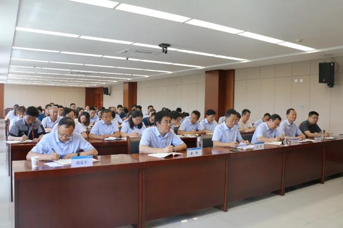 市政府國(guó)資委黨委委員、副主任邊疆到泓源公司講黨課(圖3)