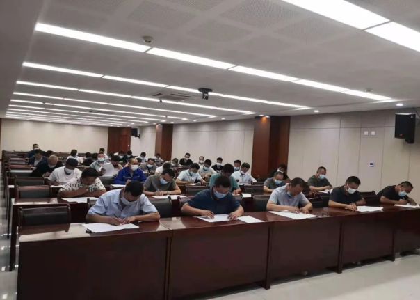 泓源公司產(chǎn)業(yè)開發(fā)聯(lián)合黨支部組織開展項目管理辦法考試測評(圖2) 泓源公司產(chǎn)業(yè)開發(fā)聯(lián)合黨支部組織開展項目管理辦法考試測評(圖2)