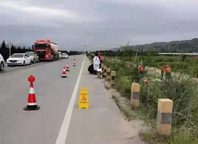 泓源城東污水處理公司組織開展四十里鋪倒虹吸井溢水應(yīng)急救援演練活動(dòng)(圖2) 泓源城東污水處理公司組織開展四十里鋪倒虹吸井溢水應(yīng)急救援演練活動(dòng)(圖2)