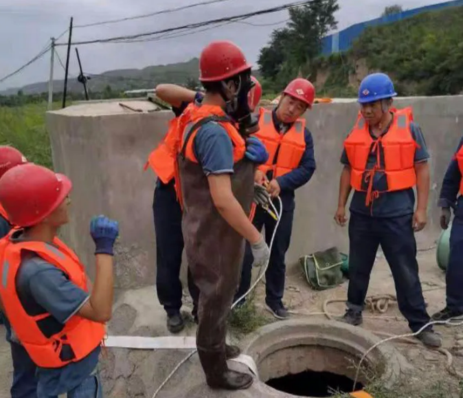 泓源城東污水處理公司組織開展四十里鋪倒虹吸井溢水應(yīng)急救援演練活動(dòng)(圖3) 泓源城東污水處理公司組織開展四十里鋪倒虹吸井溢水應(yīng)急救援演練活動(dòng)(圖3)