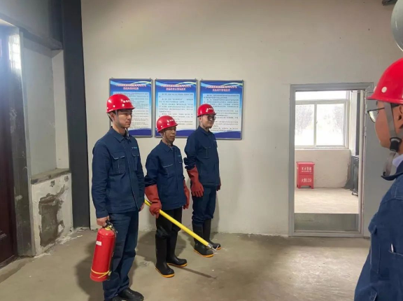 防患未然 未雨綢繆--泓源能源供應(yīng)公司開(kāi)展2021年供熱突發(fā)事件綜合應(yīng)急演練(圖2) 防患未然 未雨綢繆--泓源能源供應(yīng)公司開(kāi)展2021年供熱突發(fā)事件綜合應(yīng)急演練(圖2)