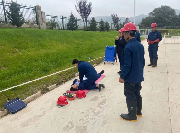 防患未然 未雨綢繆--泓源能源供應(yīng)公司開(kāi)展2021年供熱突發(fā)事件綜合應(yīng)急演練(圖3) 防患未然 未雨綢繆--泓源能源供應(yīng)公司開(kāi)展2021年供熱突發(fā)事件綜合應(yīng)急演練(圖3)