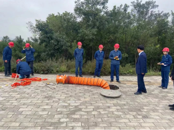 防患未然 未雨綢繆--泓源能源供應(yīng)公司開(kāi)展2021年供熱突發(fā)事件綜合應(yīng)急演練(圖4) 防患未然 未雨綢繆--泓源能源供應(yīng)公司開(kāi)展2021年供熱突發(fā)事件綜合應(yīng)急演練(圖4)