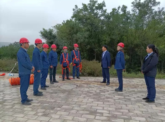 防患未然 未雨綢繆--泓源能源供應(yīng)公司開(kāi)展2021年供熱突發(fā)事件綜合應(yīng)急演練(圖6) 防患未然 未雨綢繆--泓源能源供應(yīng)公司開(kāi)展2021年供熱突發(fā)事件綜合應(yīng)急演練(圖6)