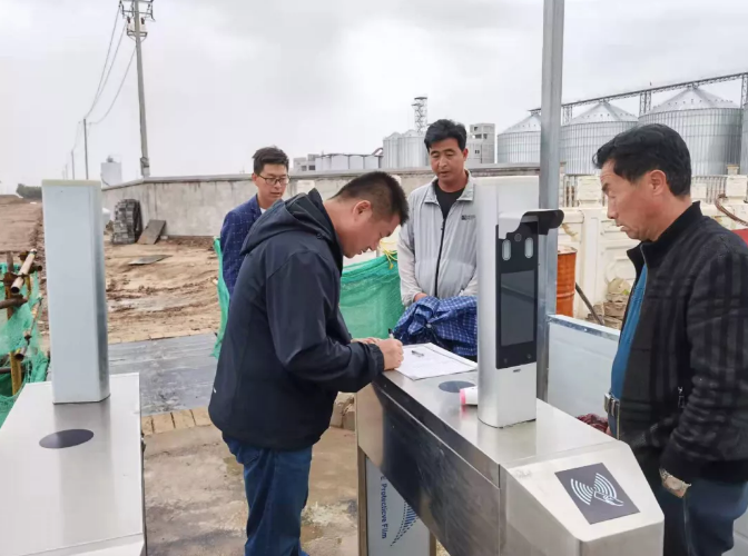 “國慶假日我在崗”——用堅(jiān)守書寫泓源精神(圖9) “國慶假日我在崗”——用堅(jiān)守書寫泓源精神(圖9)