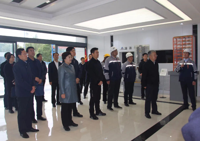 市委書(shū)記周偉調(diào)研泓盛達(dá)公司工作(圖3) 市委書(shū)記周偉調(diào)研泓盛達(dá)公司工作(圖3)