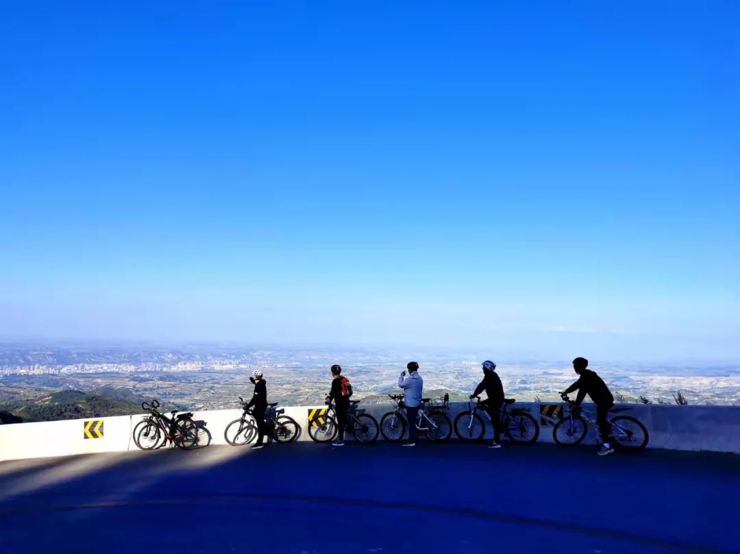 重整行裝再出發(fā)——市產投集團召開改革重組動員會議(圖13) 重整行裝再出發(fā)——市產投集團召開改革重組動員會議(圖13)