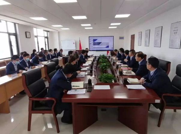 市產(chǎn)投集團(tuán)召開黨委理論中心組集體學(xué)習(xí)會(huì)議(圖2) 市產(chǎn)投集團(tuán)召開黨委理論中心組集體學(xué)習(xí)會(huì)議(圖2)