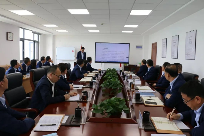 市產投集團召開黨委理論中心組集體學習會議(圖2) 市產投集團召開黨委理論中心組集體學習會議(圖2)